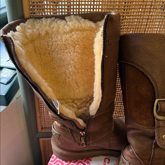 Vintage UGG Chestnut Leather Ankle Boots - Picture 4 of 6